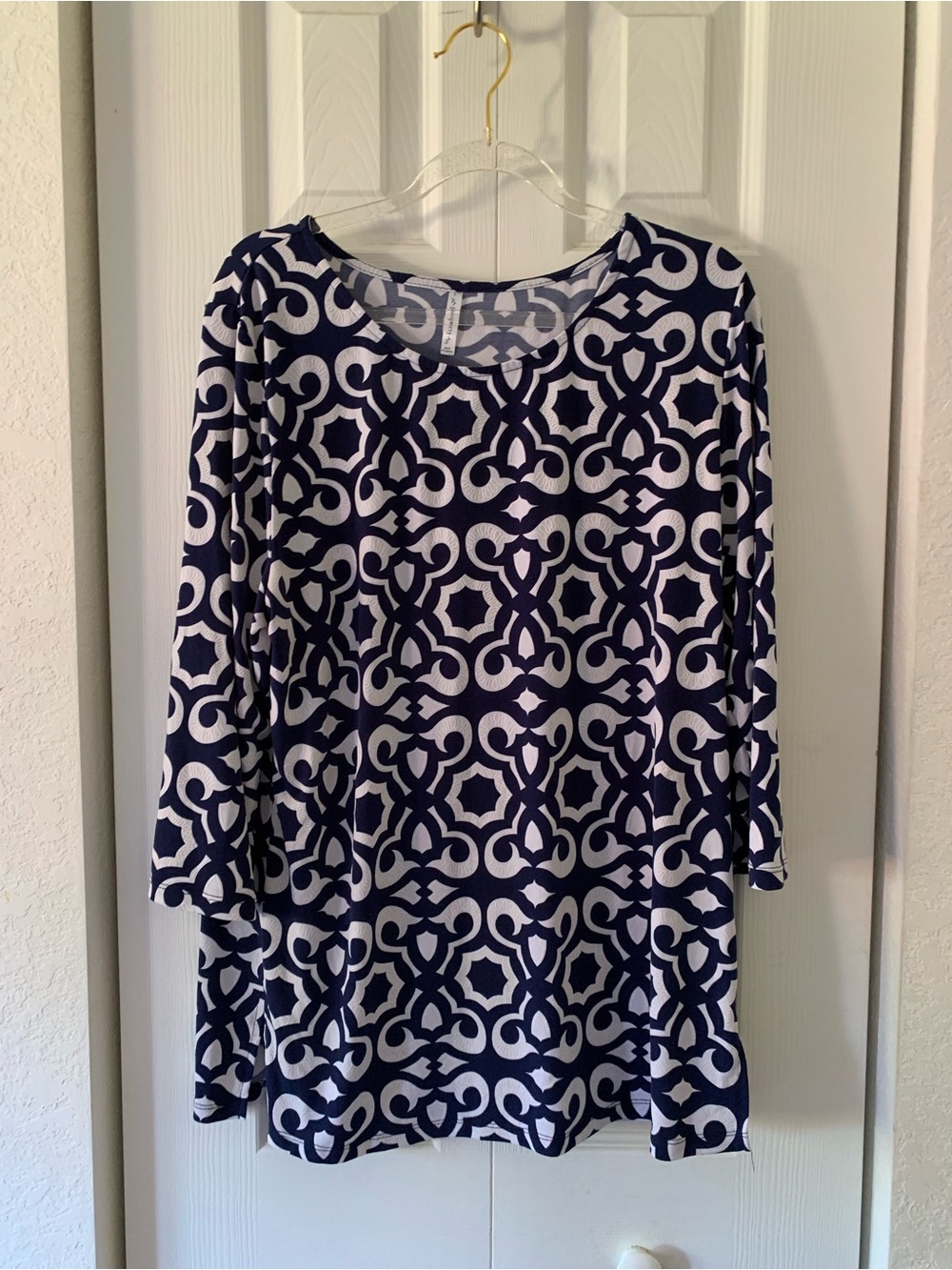 Passports Navy and White Geometric Long Sleeve Top Size Large